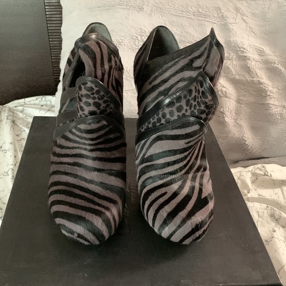 Alejandro Ingelmo zerbra pony hair 3 collar bootie 38.5 NIB - Picture 3 of 6
